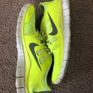 Women’s Nike free run tennis shoes 9.5